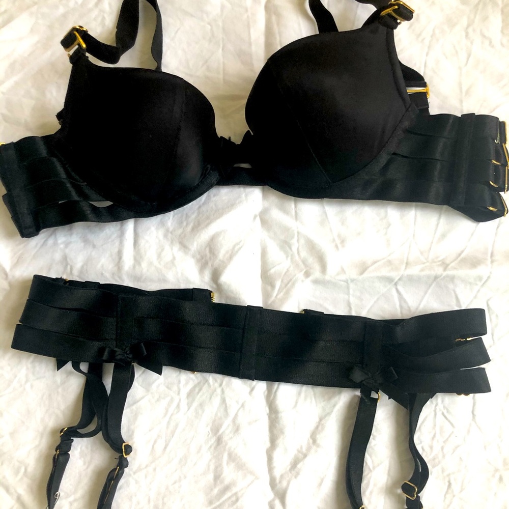 Bordelle small adjustable bra w garter belt